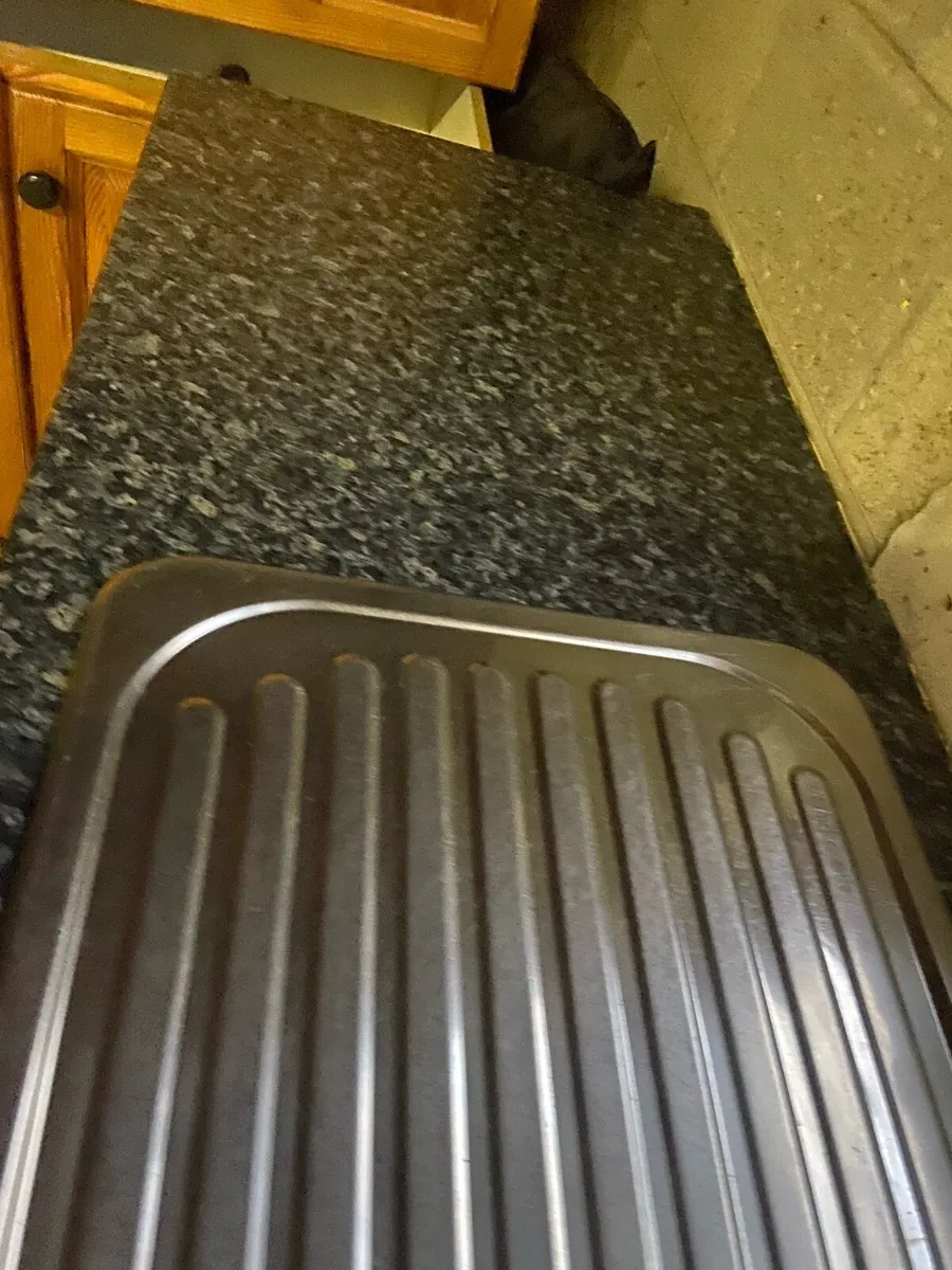 Kitchen units & counter tops - Image 3