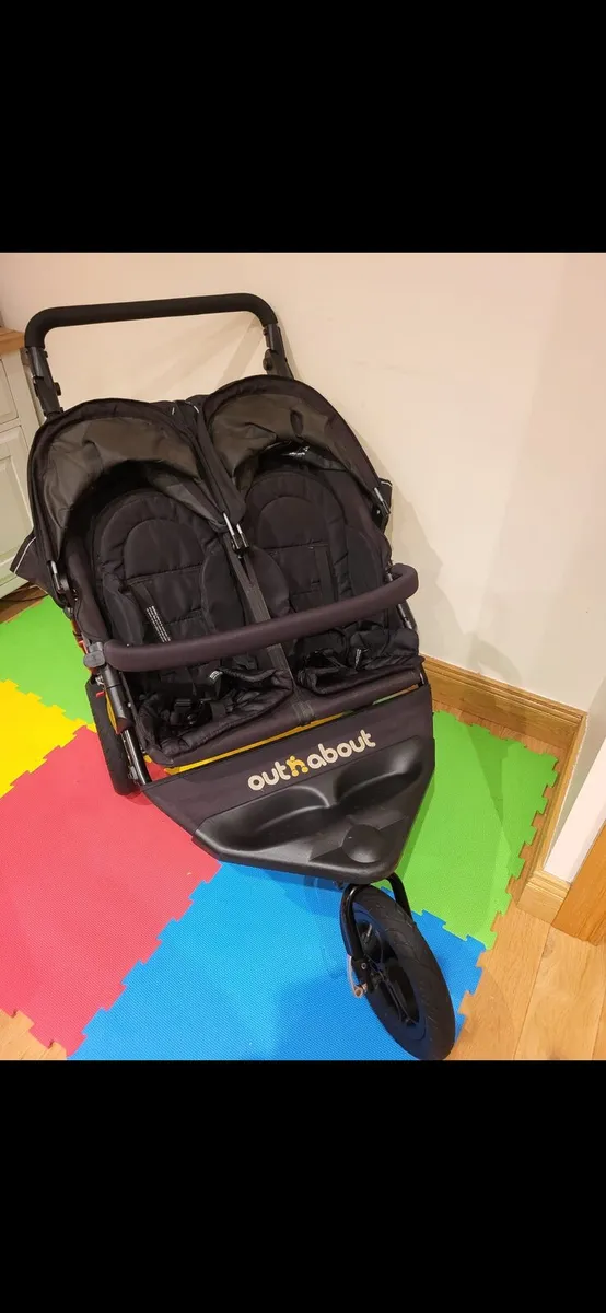 Out n About V4 Double Nipper Buggy & Footmuffs - Image 2