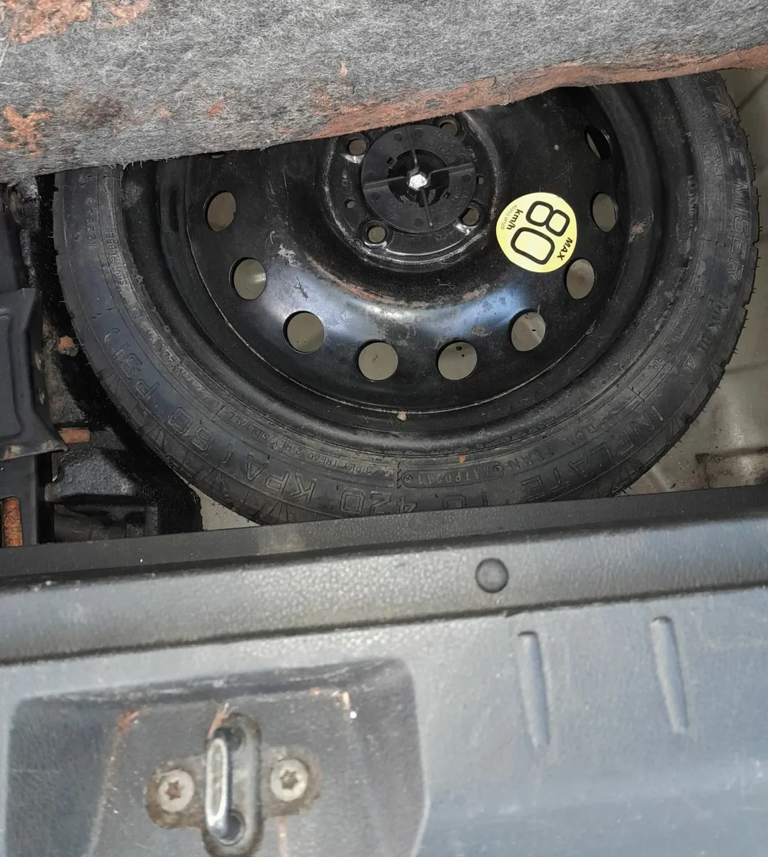 Nissan Note 2011 - Image 2