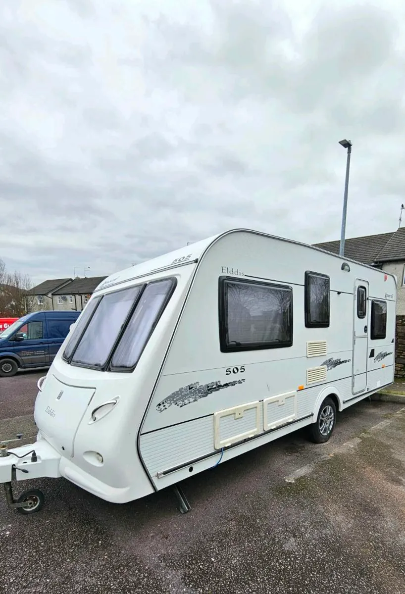 5/6 berth Caravan for sale - Image 1
