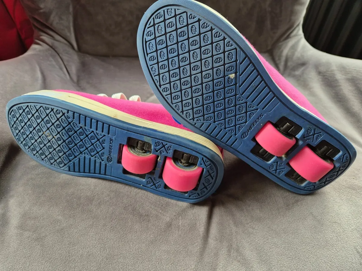 Heelys shoes size UK1 or EUR33 - Image 4