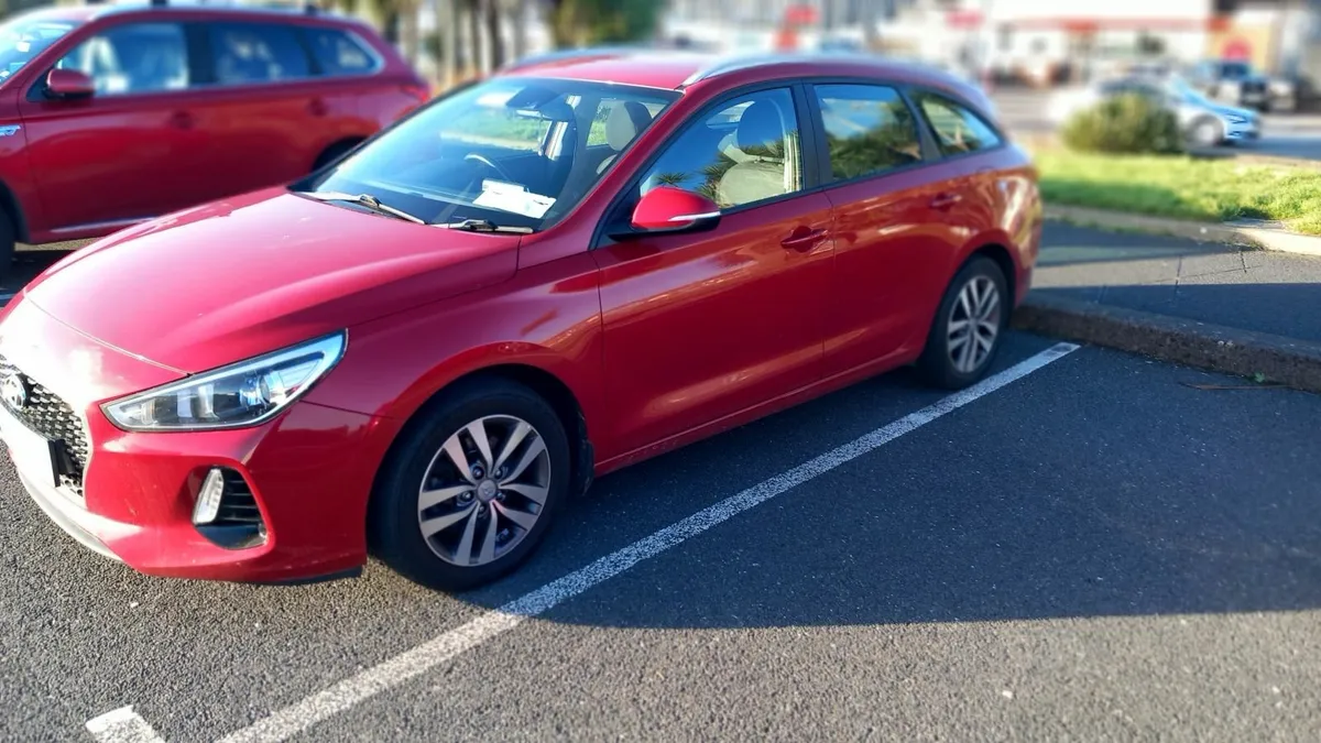 Hyundai i30 2018 diesel estate - Image 4