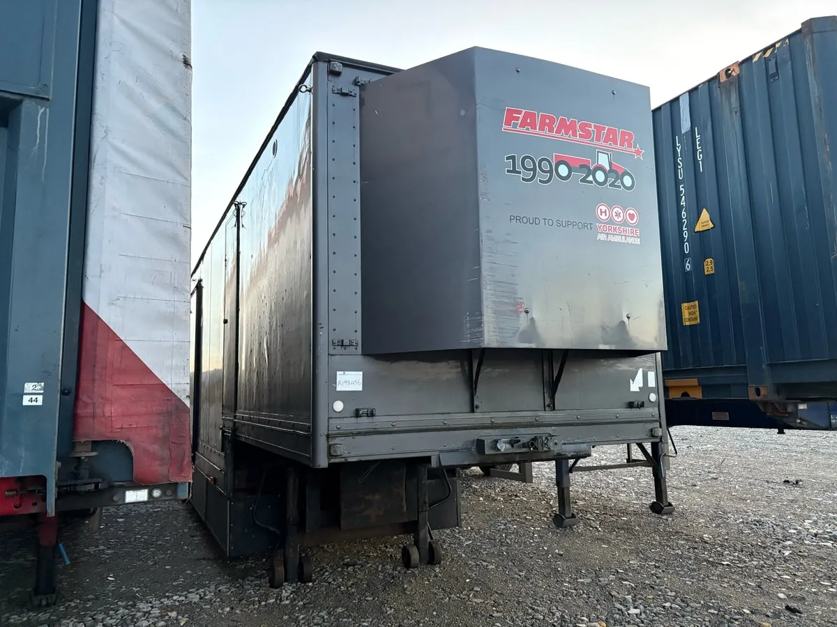 Display trailer - Image 1