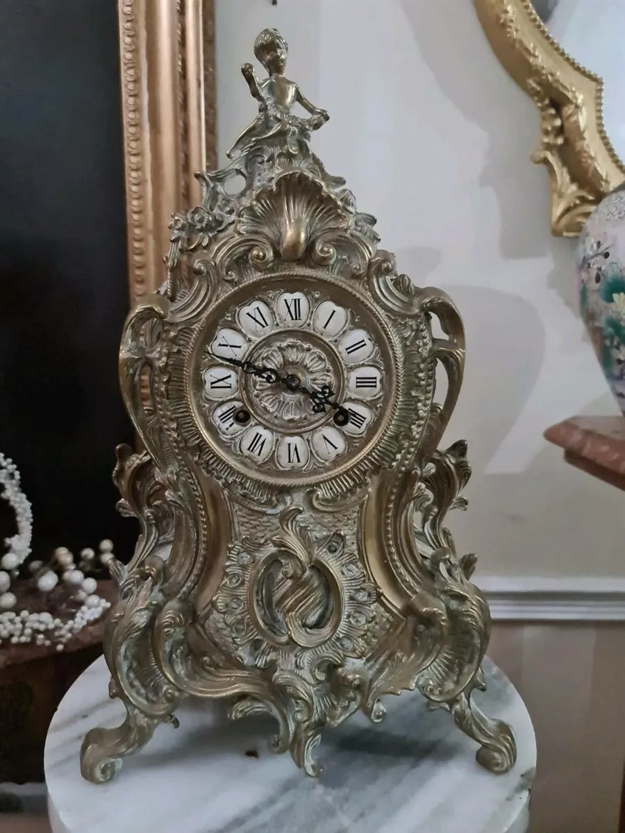 Antique brass clock POSTAGE AVAILABLE - Image 2