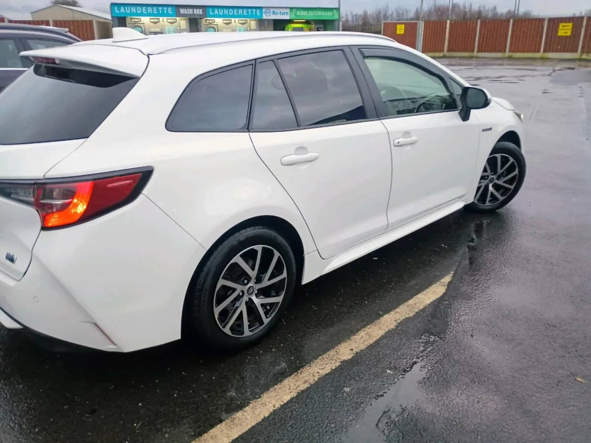 Toyota Corolla Touring - Image 3