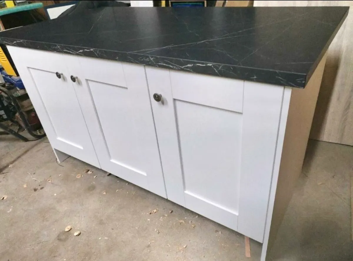 Kitchen island - Image 2