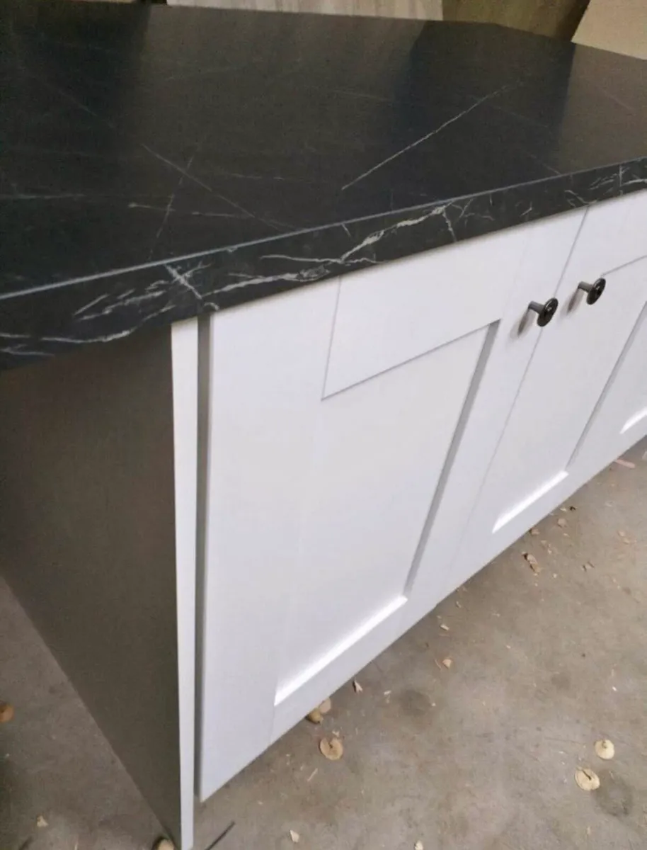 Kitchen island - Image 3