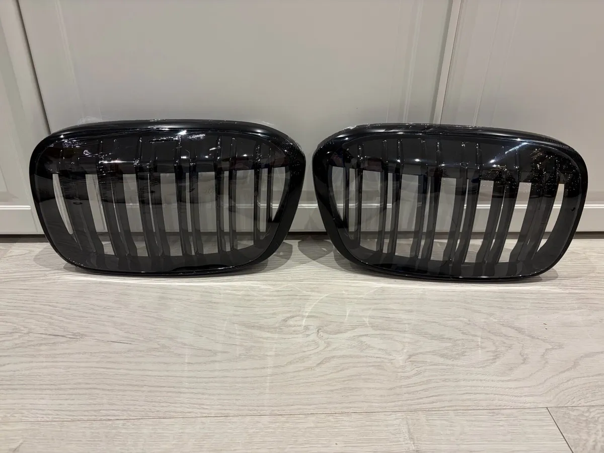 BMW X1 Black front grill - Image 1