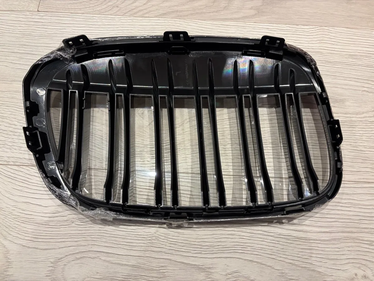 BMW X1 Black front grill - Image 2