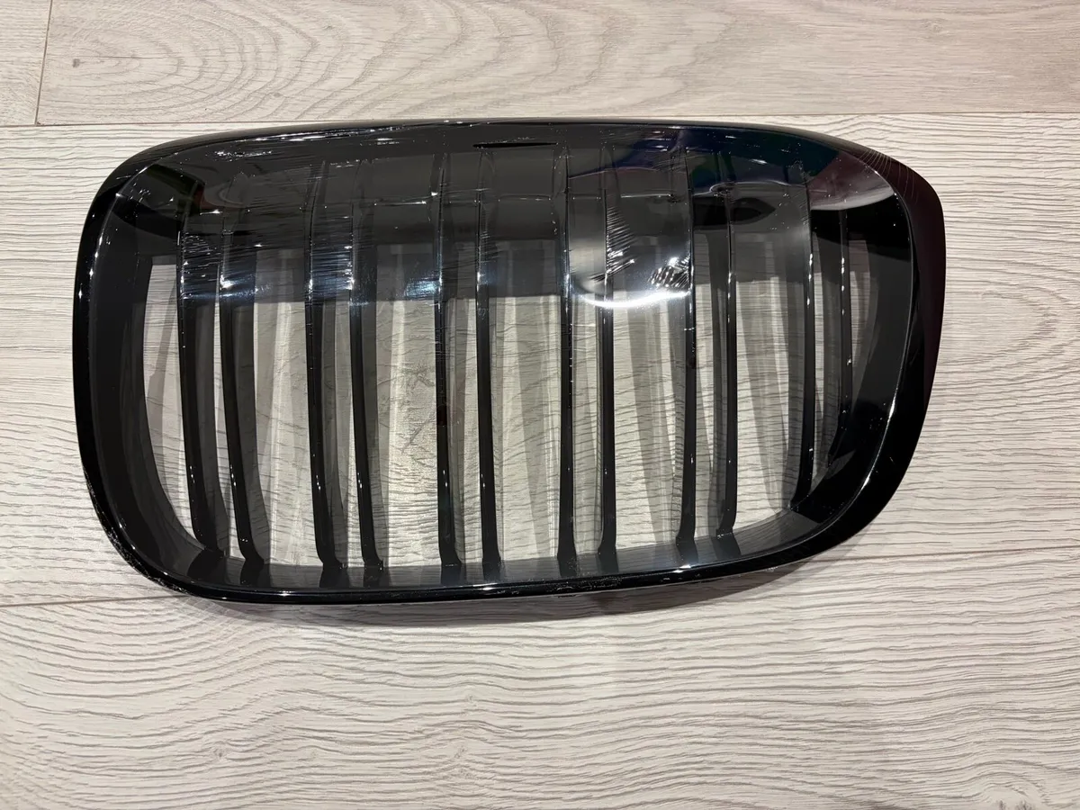 BMW X1 Black front grill - Image 3