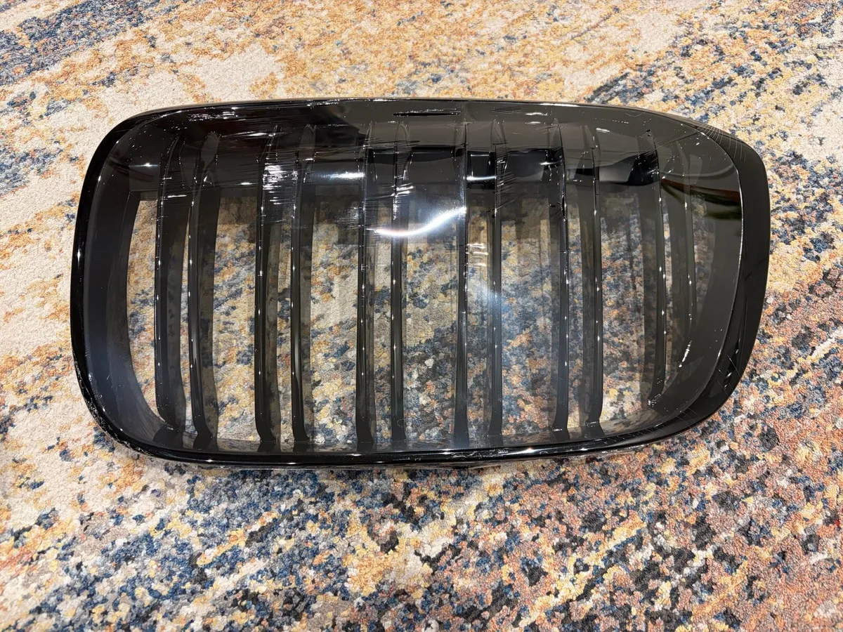 BMW X1 Black front grill - Image 4