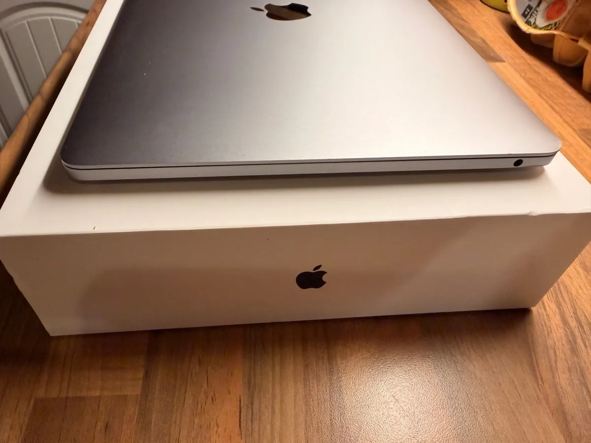 MacBook Pro 13 inch 2020 - Image 3