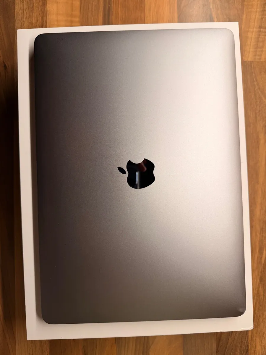 MacBook Pro 13 inch 2020 - Image 4