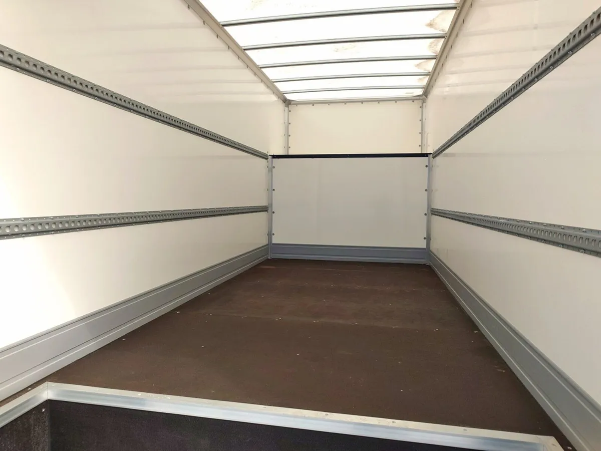 2023 Mercedes-Benz Sprinter Luton Box Van - Image 3