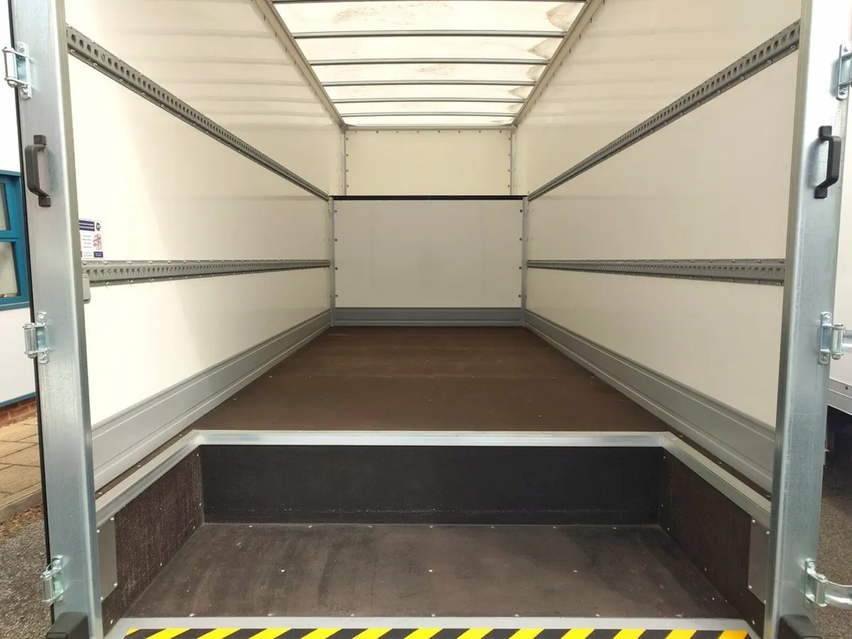 2023 Mercedes-Benz Sprinter Luton Box Van - Image 4