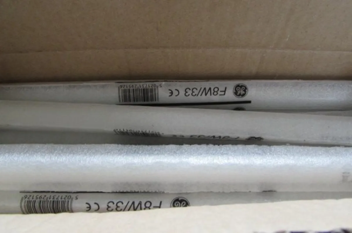 8 W Fluorescent Lamps x 18 for Sale - Image 2