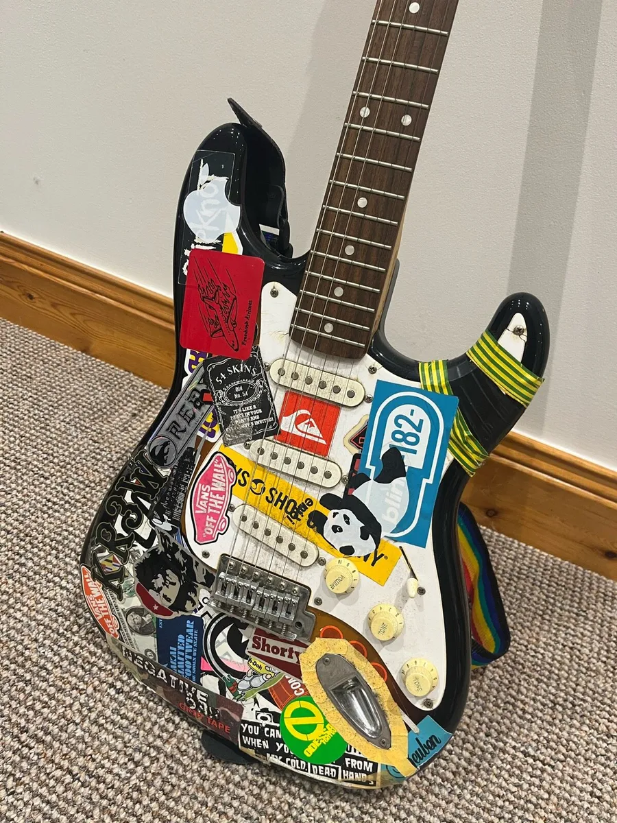 Electric guitar - Image 1