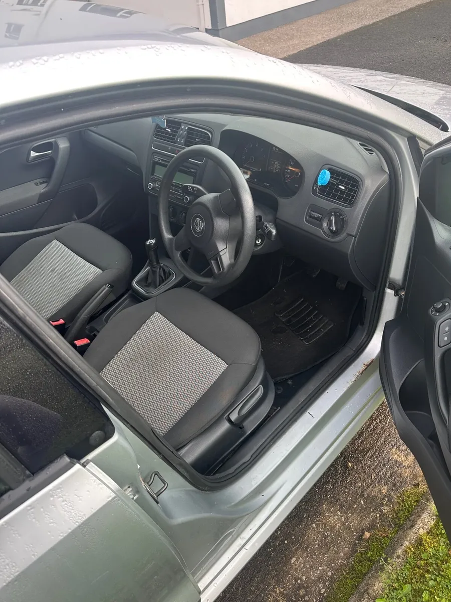 Volkswagen Polo 2010 - Image 2