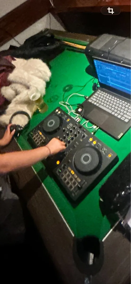 DDJ FLX4 DJ Decks - Image 1