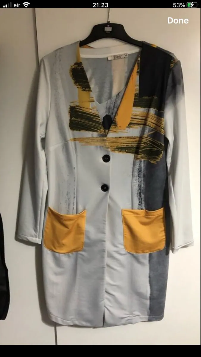 Ladies two piece suit size M €15 - Image 1