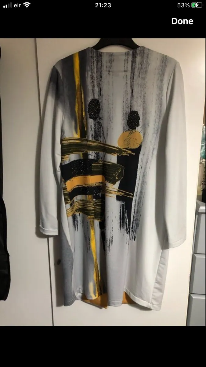 Ladies two piece suit size M €15 - Image 2