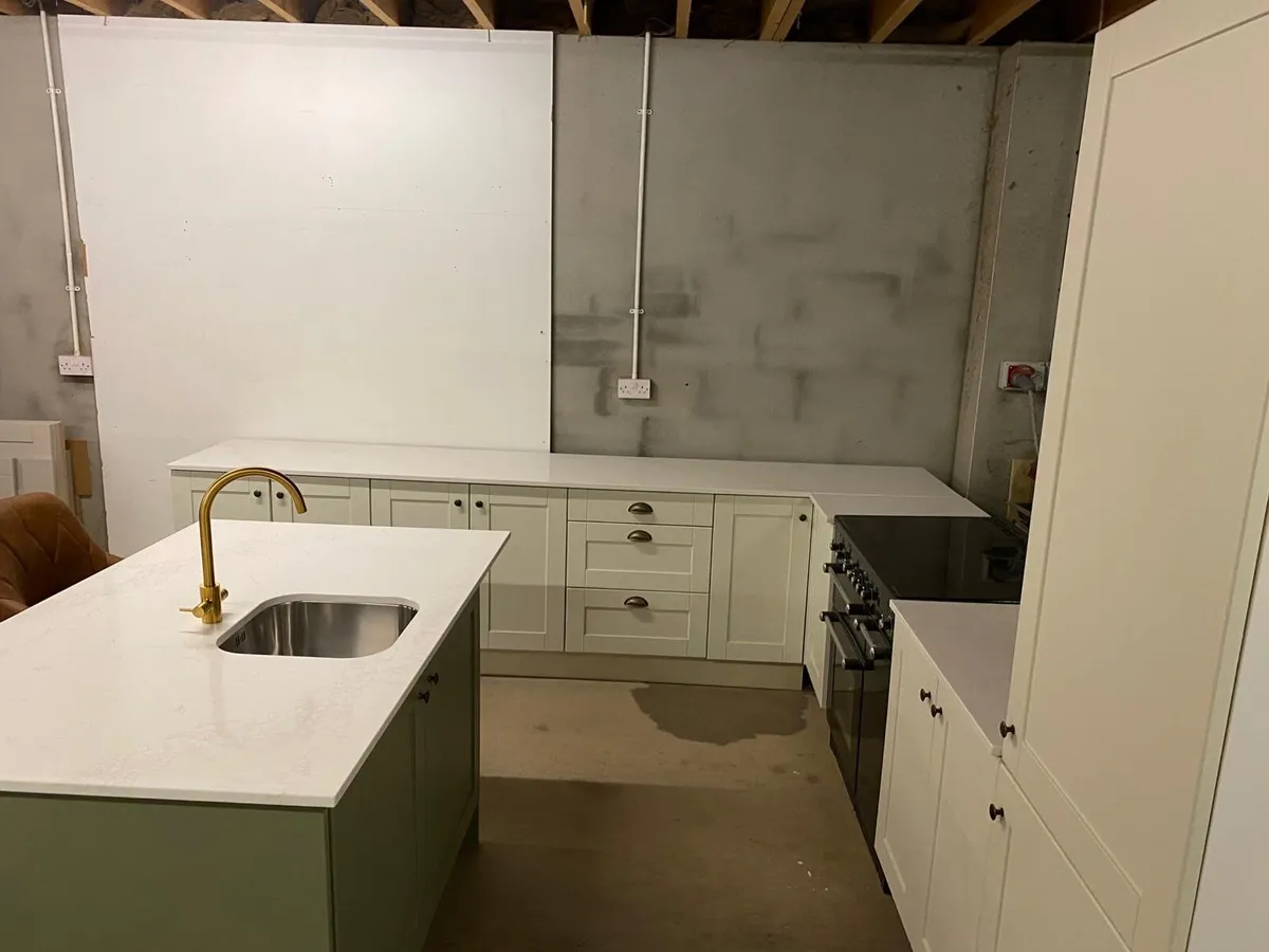 Kitchen painted with island not foil wrapped - Image 1