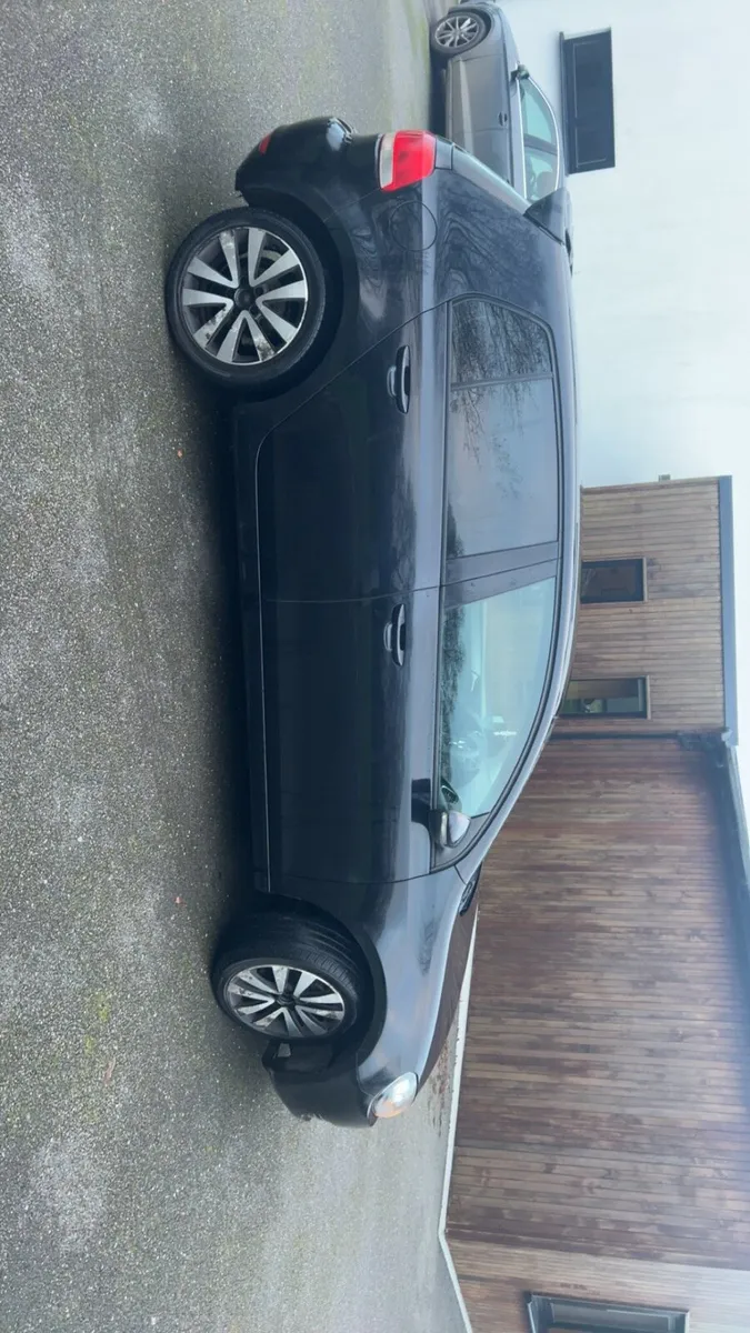 Volkswagen Golf 2010 - Image 2