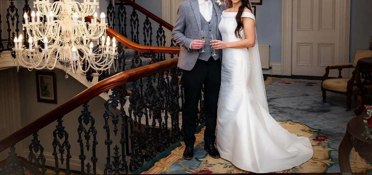 Off-the-shoulder wedding dress - Image 1