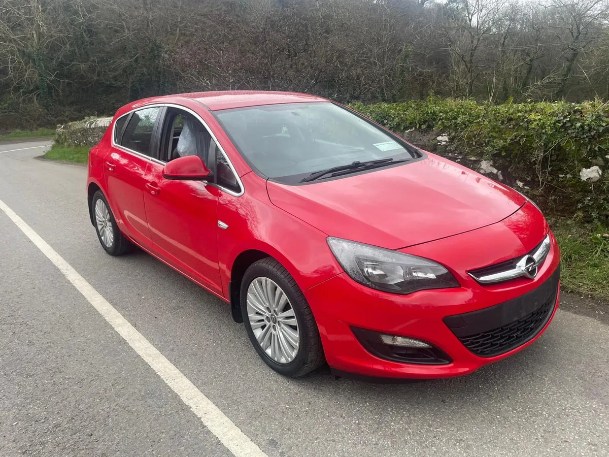 Opel Astra Excite 1.4L 2015 - Image 1