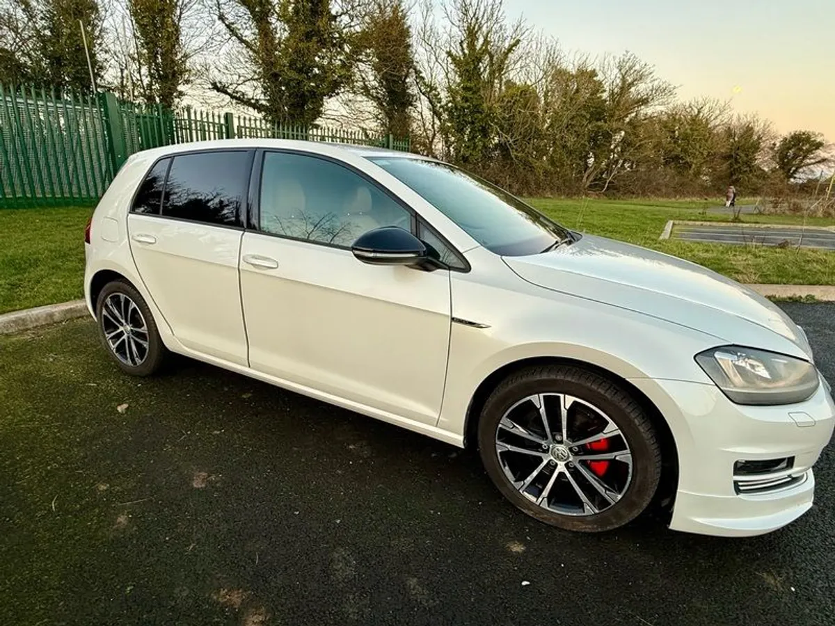 2014 Volkswagen Golf - Image 2