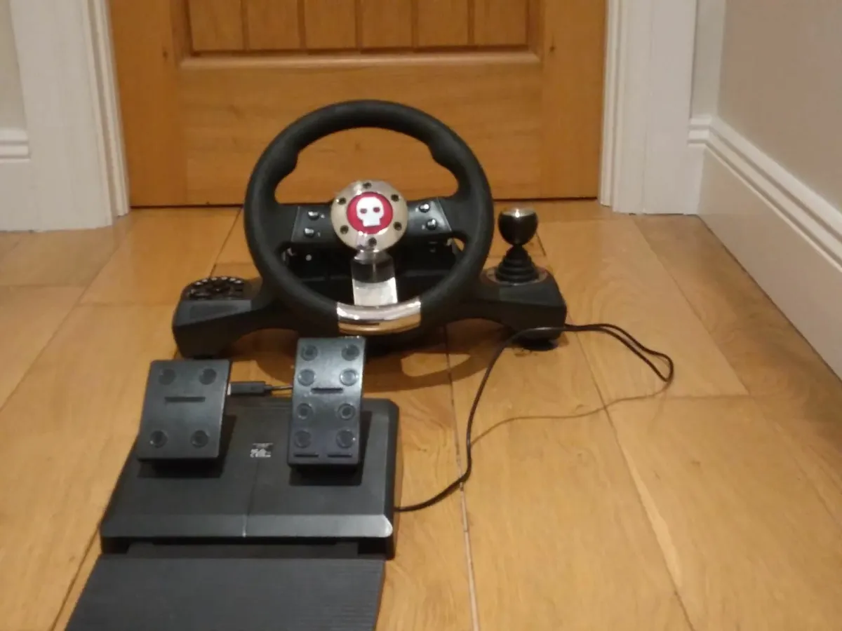 Numb Skull steering wheel & pedals (ps4/xbox 1 ) - Image 1