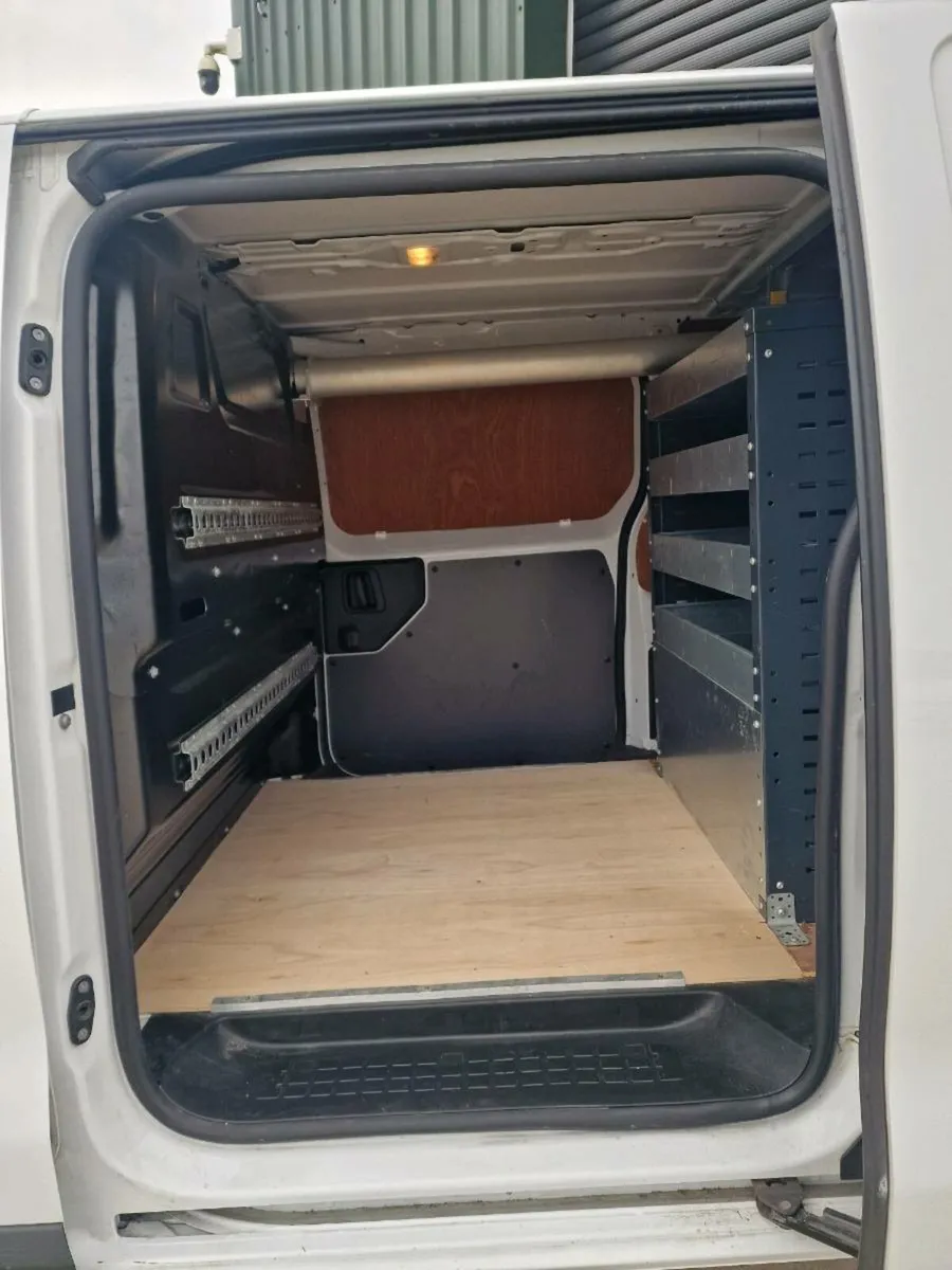 Vauxhall vivaro VRT 200 EURO - Image 3