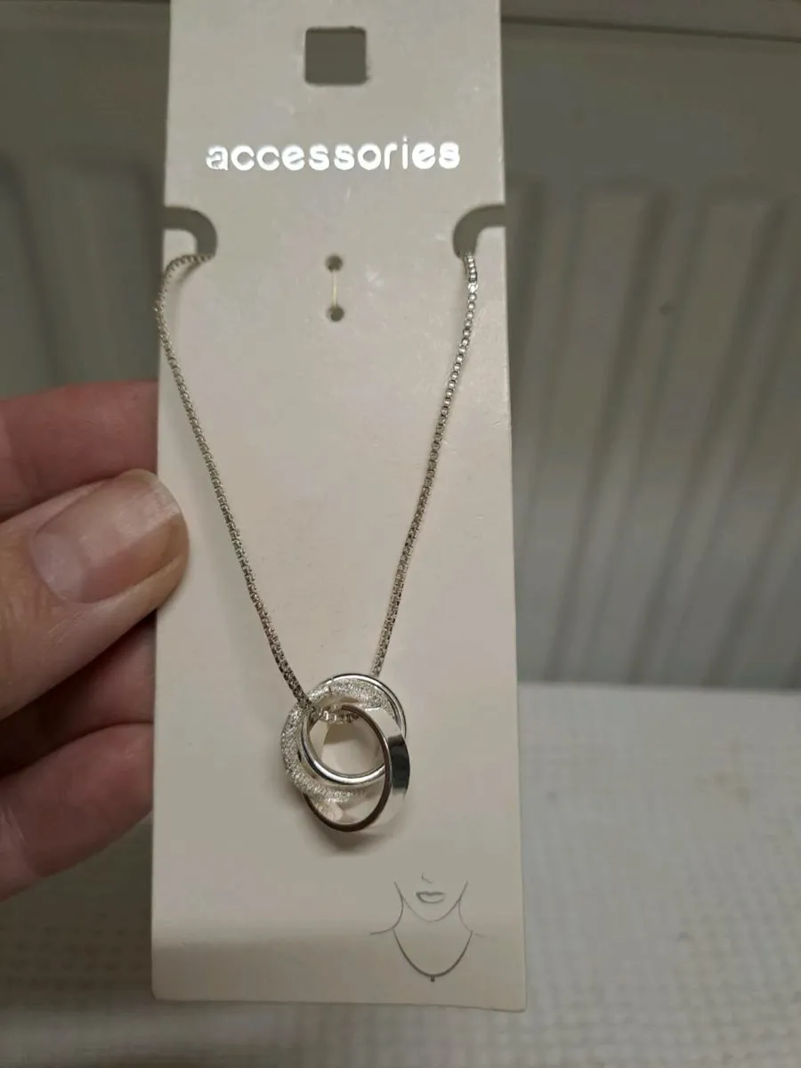 Silver-Tone Interlinked Ring Pendant Necklace - Image 2