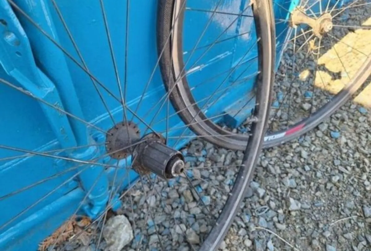 Giant 700c wheels with premium good year tyres - Image 3