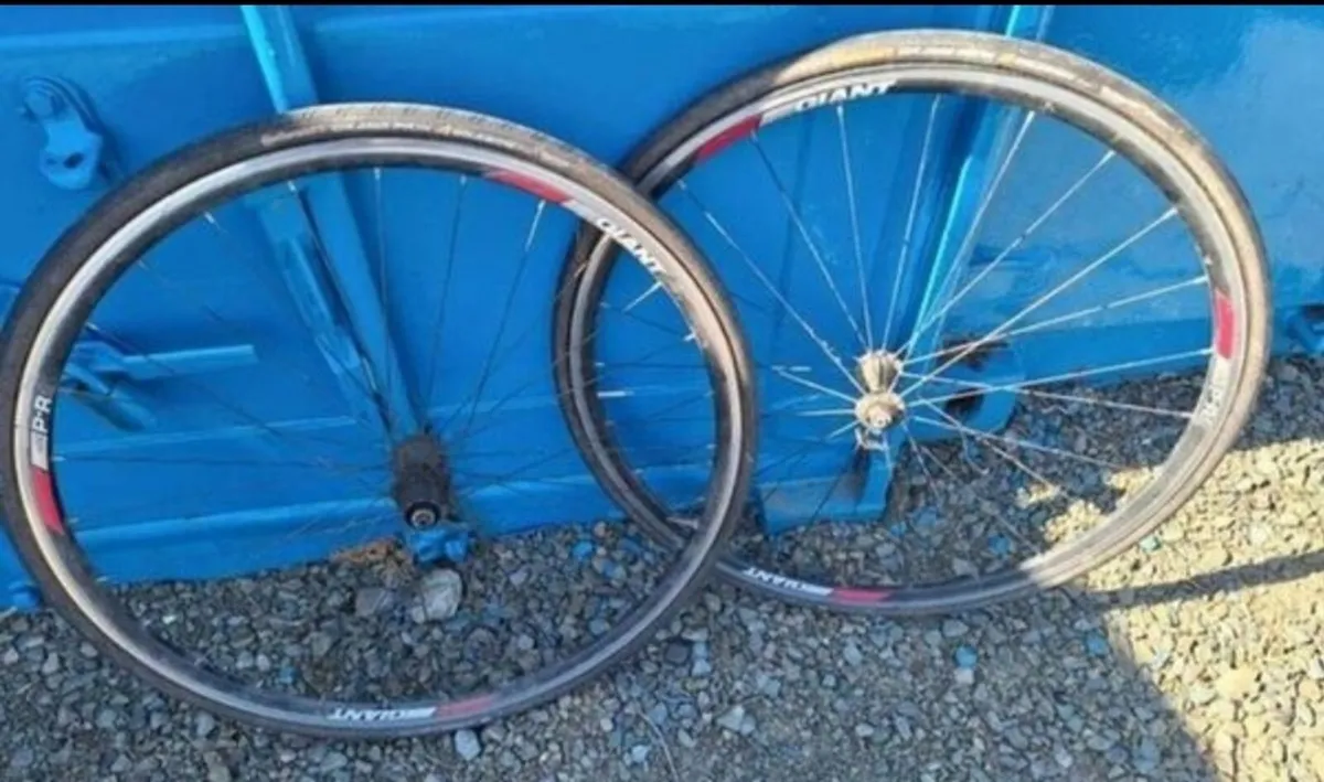 Giant 700c wheels with premium good year tyres - Image 4