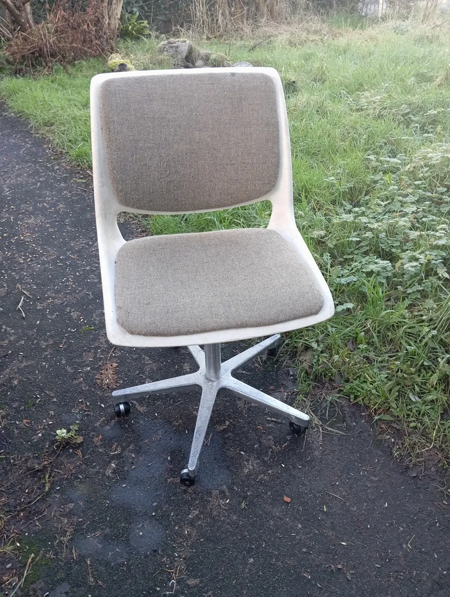 Scandinavian vintage chair - Image 3