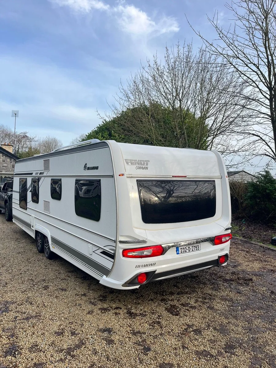 Fendt Diamond 700 6 Berth Island Bed Caravan - Image 3
