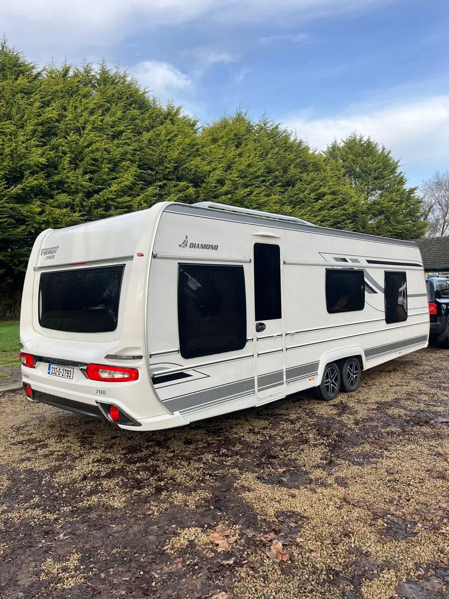 Fendt Diamond 700 6 Berth Island Bed Caravan - Image 4