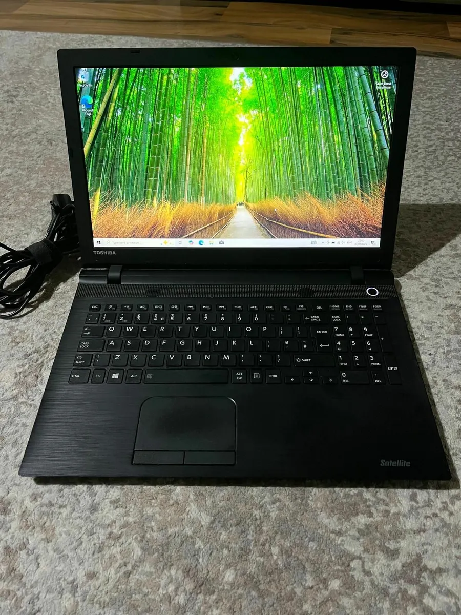 Laptop Toshiba Satellite C55-C Intel Core i3 - Image 1