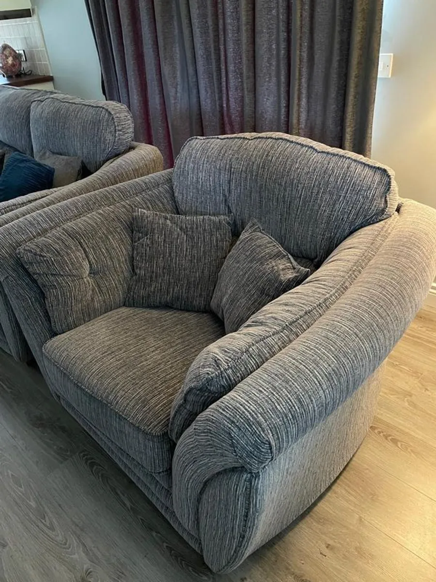 2 seater + 1 seater - Image 3