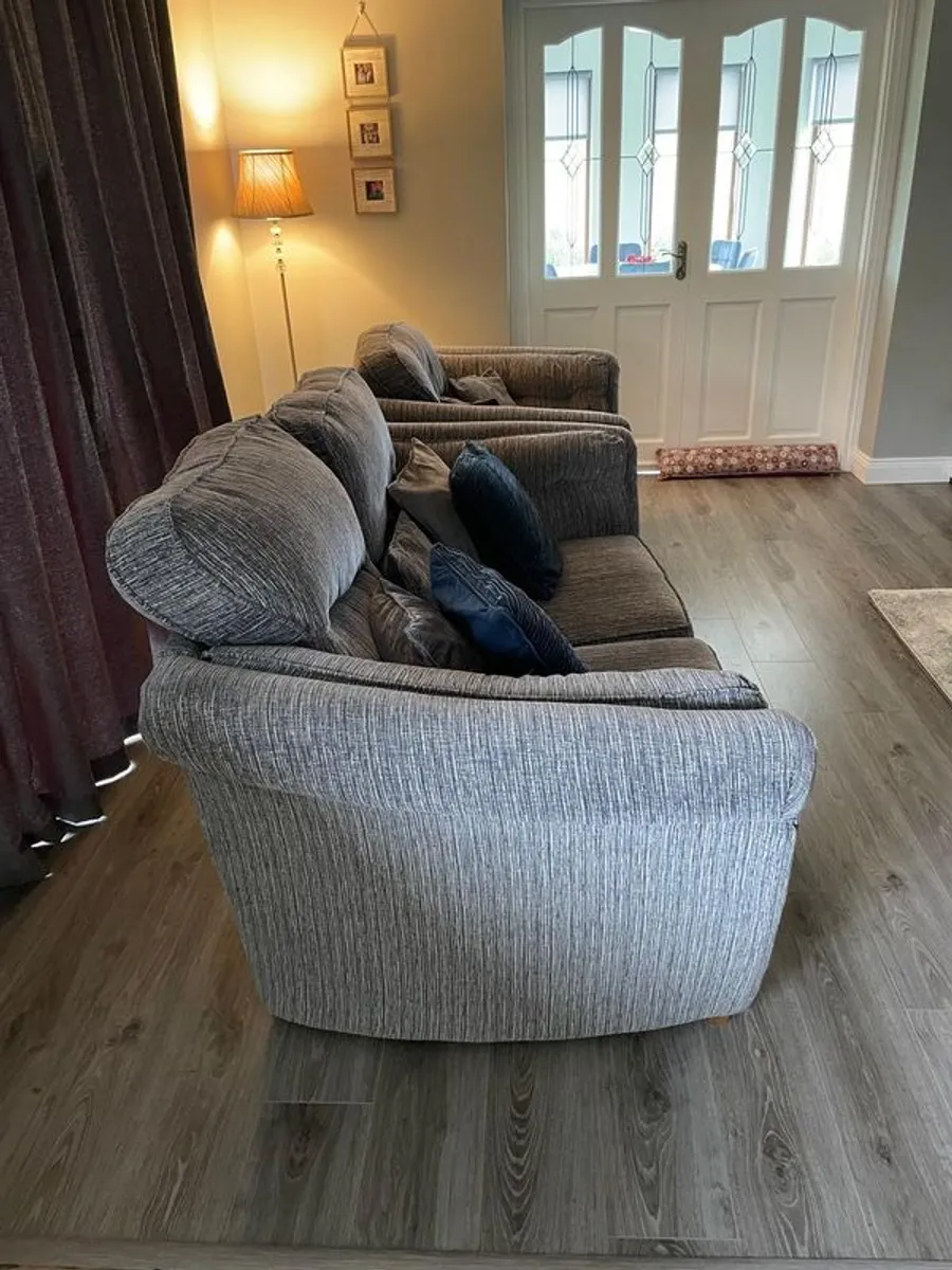 2 seater + 1 seater - Image 4