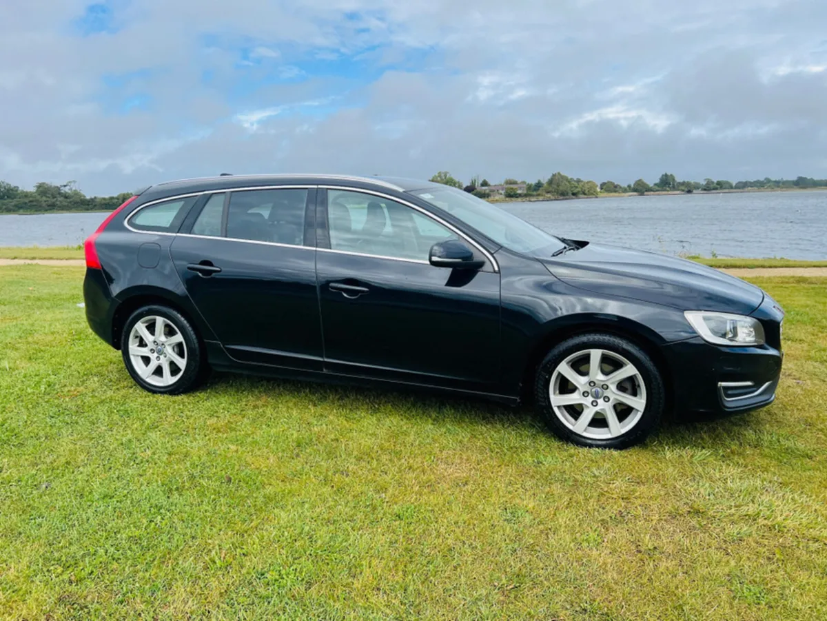 Volvo V60 D4 SE LUXURY 181BHP AUTO - Image 3