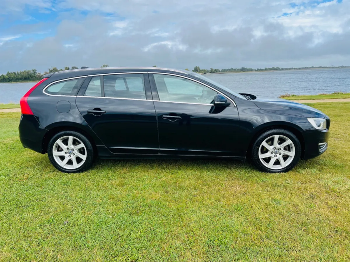 Volvo V60 D4 SE LUXURY 181BHP AUTO - Image 4
