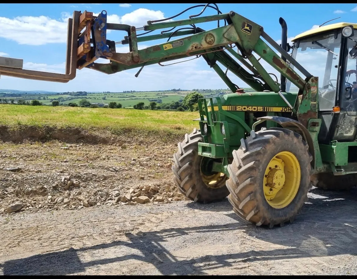 John Deere 245 Loader - Image 3