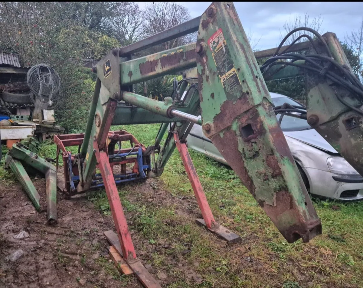 John Deere 245 Loader - Image 4