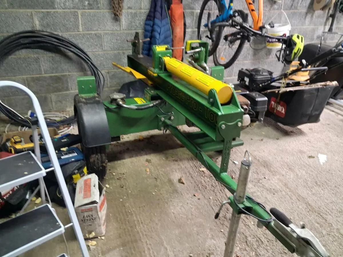 Towable log splitter - Image 1