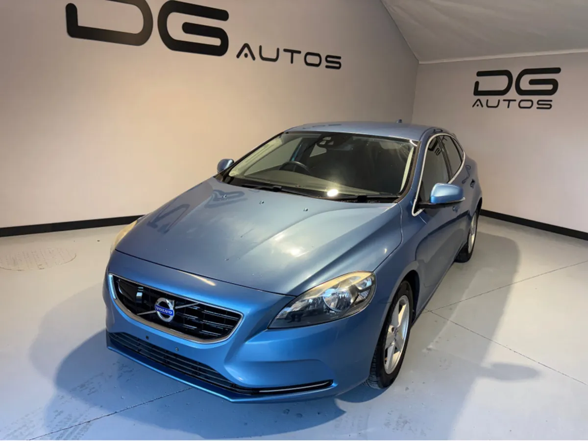 Volvo V40 LOW KMS - AUTO - NEW NCT - REVERSE CAMER - Image 3