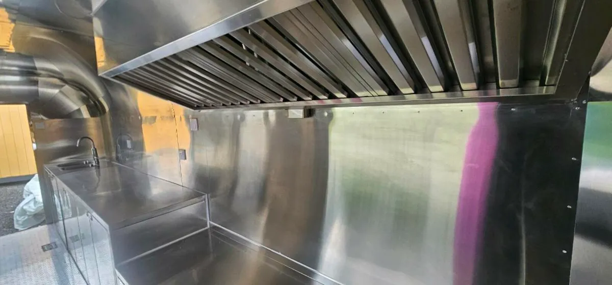 Airstream 20ft mobile catering unit - Image 4