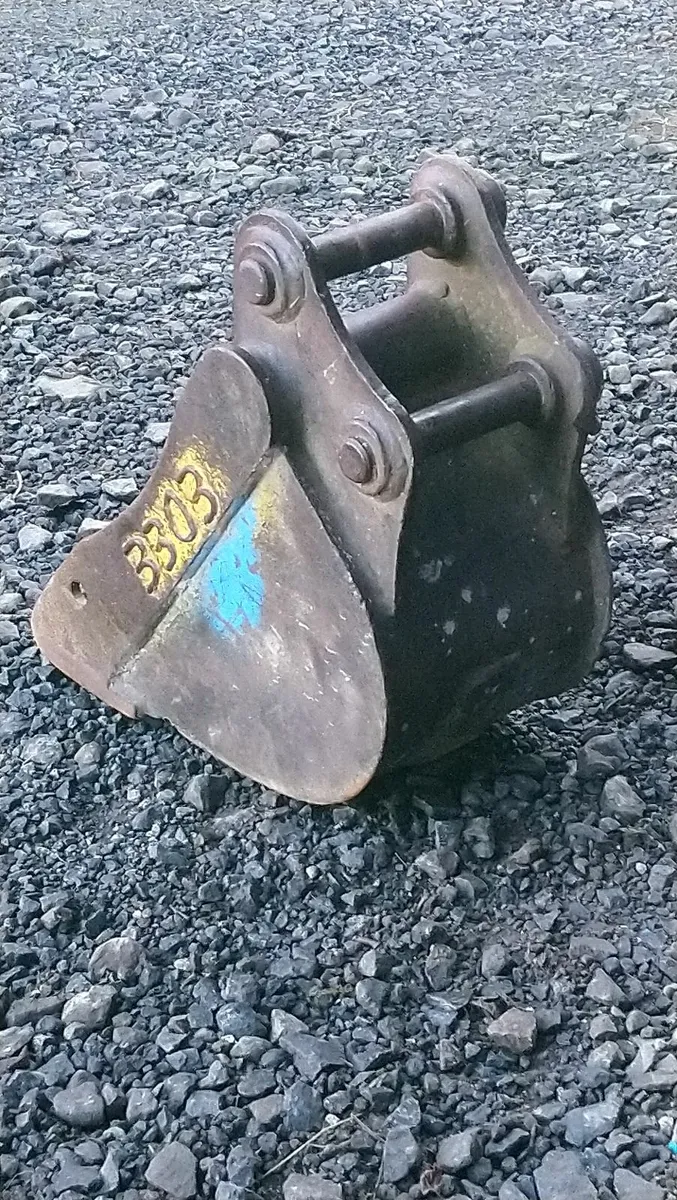 TAKEUCHI MINI DIGGER BUCKET - Image 3