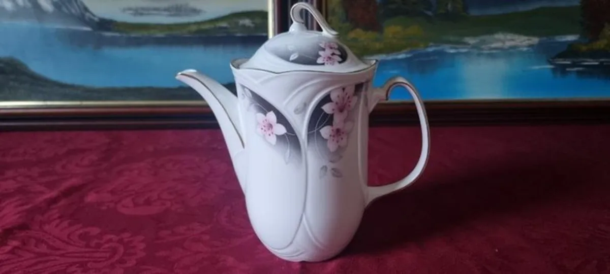 Royal Albert Horizons StarFlower CoffeePot/Pitcher - Image 1